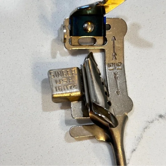 Singer Sewing Machine Foot Attachments - Picture 5 of 12